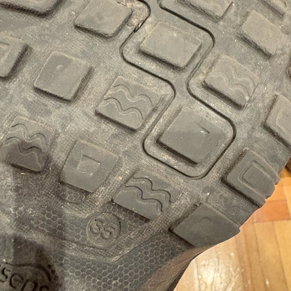 Quechua Black Insulated Boots​​ - Picture 2 of 4